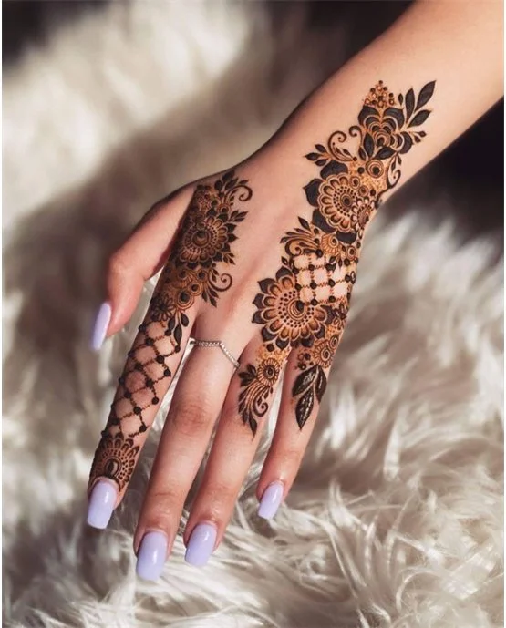 Mosaic And Creeper Layered Back Hand Mehndi Design Framework